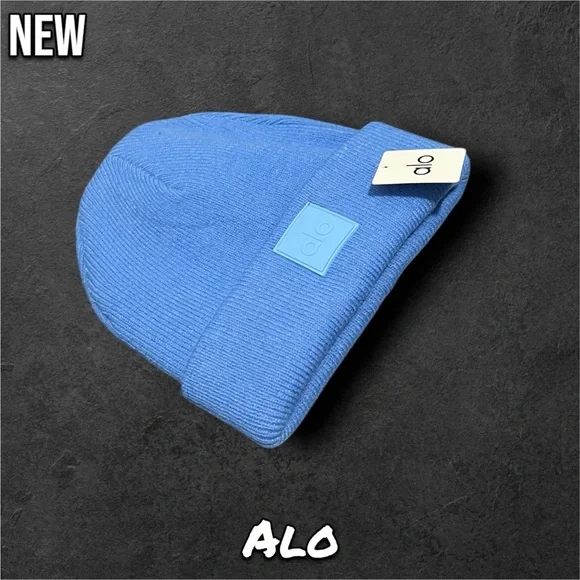 New NWT Alo Yoga Blue Blue Thick Warm Beanie Hat - Picture 2 of 4